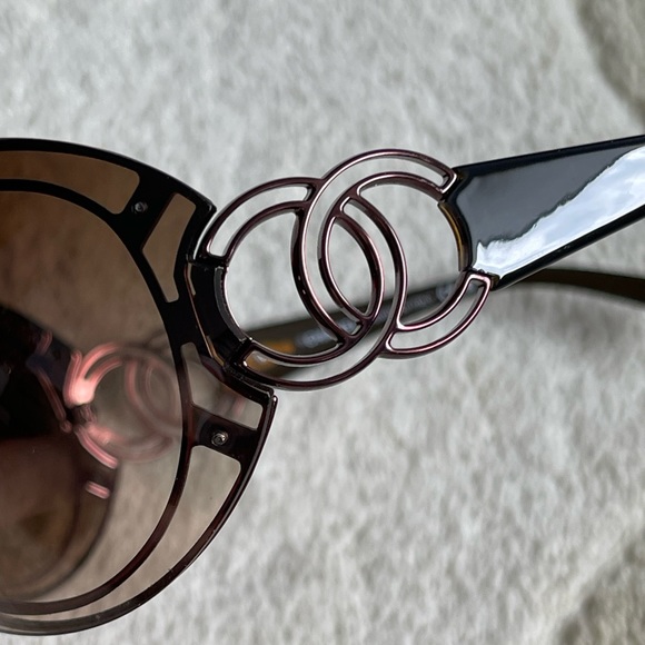 Vintage Chanel sunglasses - Picture 5 of 13